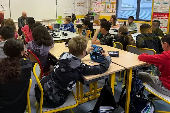 Michel Germain à la rencontre des CM2 de l'école du Noiret à Cluses