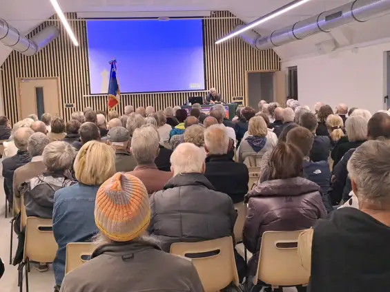 Une salle comble, un public attentif, un sujet à la fois sensible et essentiel. La conférence consacrée à la Milice a profondément marqué les esprits.
