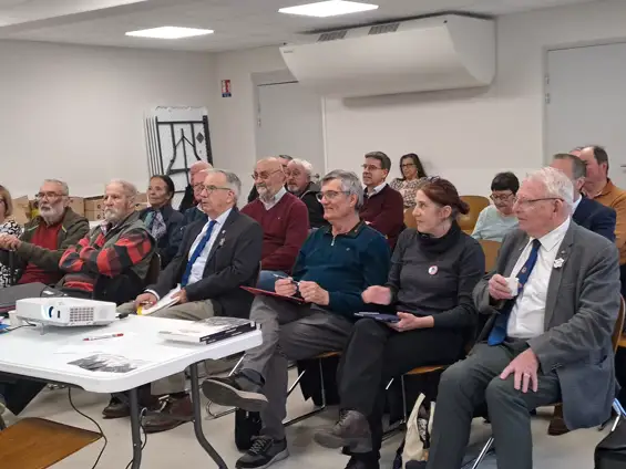 Réunion des présidents des comités du Souvenir Français à Habere Lullin village martyr du département. Merci à son maire Laurent Desbiolles pour la qualité de l’accueil et pour la mises à disposition de la salle communale 26 présidents pour évoquer 30 points à l’ordre du jour. Merci a René Perrissin et son équipe du comité Vallée verte Quatre rivières pour la parfaite organisation de cette matinée studieuse.