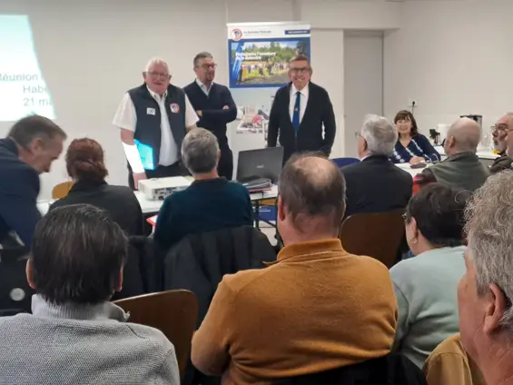 Réunion des présidents des comités du Souvenir Français à Habere Lullin village martyr du département. Merci à son maire Laurent Desbiolles pour la qualité de l’accueil et pour la mises à disposition de la salle communale 26 présidents pour évoquer 30 points à l’ordre du jour. Merci a René Perrissin et son équipe du comité Vallée verte Quatre rivières pour la parfaite organisation de cette matinée studieuse.