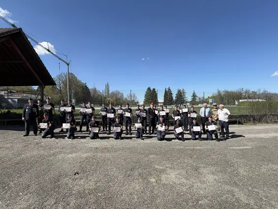 Le Souvenir Français était ce jour à la Roche sur Foron ou dans le cadre de l’école des porte-drapeaux de la Haute -Savoie je participais à la formation de 29 cadets de la gendarmerie. En compagnie d’Éric, de jean-Paul, d’Olivier et d’Alain autres intervenants.