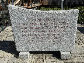 commemoration  Stèle colonel-brigadier Julius Schwarz et le capitaine André Chaperon