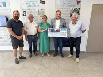 Ce matin, en présence de René Perrissin, vice-président du Souvenir Français, et de Claudio Iannacci, président du comité d’Évian, nous avons remis un chèque de 1 600 euros à Madame le Maire de Saint-Gingolph, accompagnée de son adjoint Joël Grandcollot Bénéd.