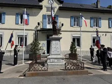 Ce 8 mai à Saint-Pierre-en-Faucigny , la cérémonie commémorant la Victoire de 1945 a rassemblé habitants, élus, anciens combattants, porte-drapeaux et associations patriotiques dans un moment empreint de mémoire, de recueillement et de transmission.