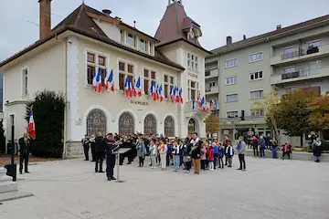 Scionzier — Célébratation du 11 novembre 2024 : Beaucoup d'émotions ce matin lors de la cérémonie du 11 novembre qui a été rehaussée par la présence des enfants des écoles qui ont interpreté la Marseillaise et les Allobroges.