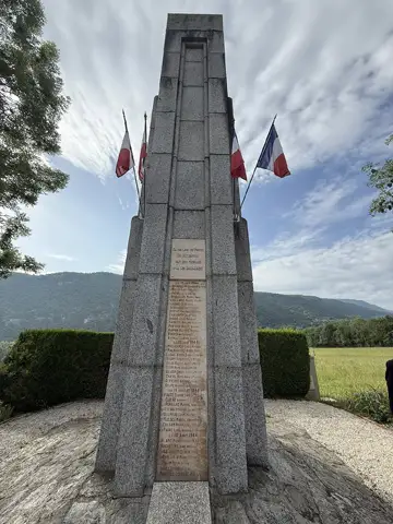  Monument aux quarante patriotes fusillés de Vieugy