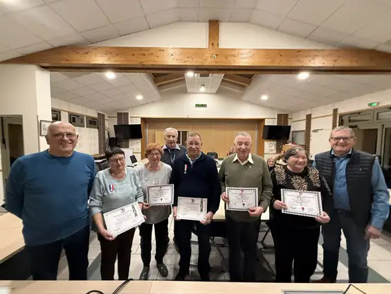 Assemblée générale du comité du Souvenir Français de Seyssel 74 avec la remise de la médaille d’argent à la présidente Christiane Tardy qui a été renouvelée à la présidence à l’unanimité des votant.
