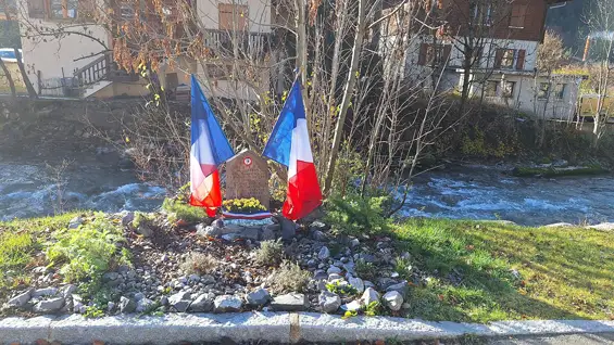 Abondance — Fleurissement des tombes des morts pour le France pour le 11 novembre 2025 — calixte BURNET