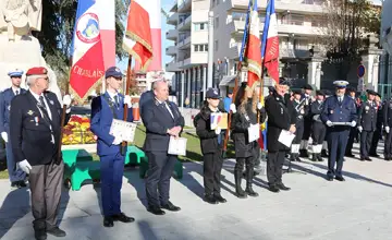 La cérémonie du 11-Novembre, devant le monument aux morts face à la gare, a réuni une centaine de personnes pour commémorer l’Armistice de 1918.