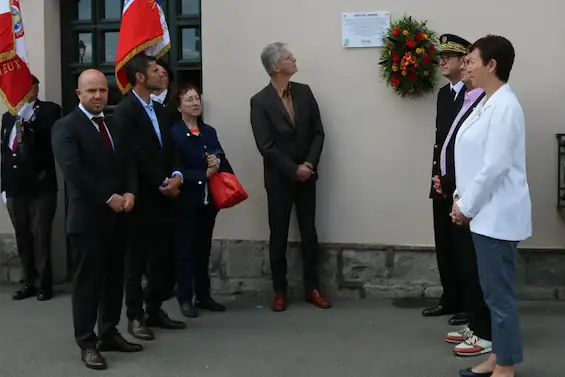 Inauguration d’une plaque à la mémoire de la Résistance : Les élus lors de l’inauguration. Photo Le DL/G.B.