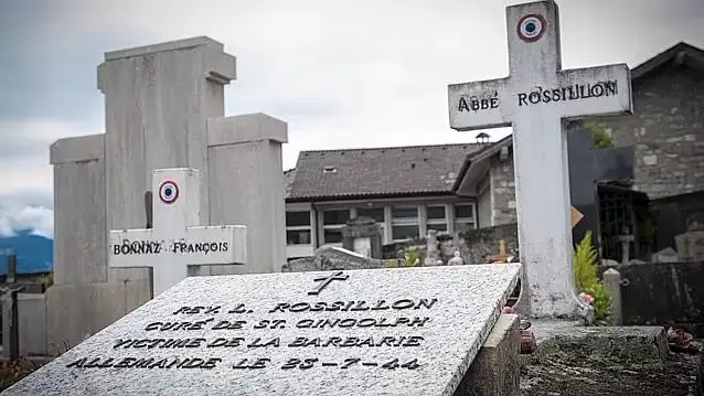 Tombe de l'Abbé Rossillon (Résistant Haut-savoyard) dans le carré Militaire