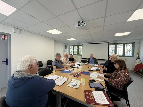 Comme chaque mois, le bureau du Souvenir Français s’est réuni à la Maison du combattant et de la mémoire à Annecy, un lieu mis à disposition de l’association par le Conseil départemental de la Haute-Savoie.