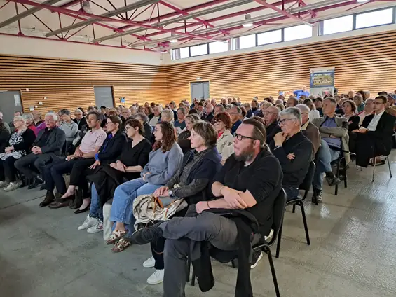 Pendant plus d’1h30, devant plus de 160 personnes attentives et passionnées, Madame Nadège Beraud Kauffmann a captivé son auditoire lors d’une conférence consacrée aux femmes dans la Résistance