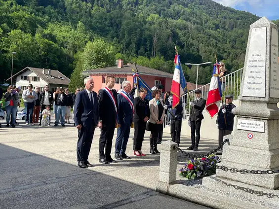 Ce 8 mai à Vougy, la population s’est réunie autour du monument aux morts pour commémorer la Victoire du 8 mai 1945 et rendre hommage à toutes celles et ceux qui ont combattu pour la liberté.